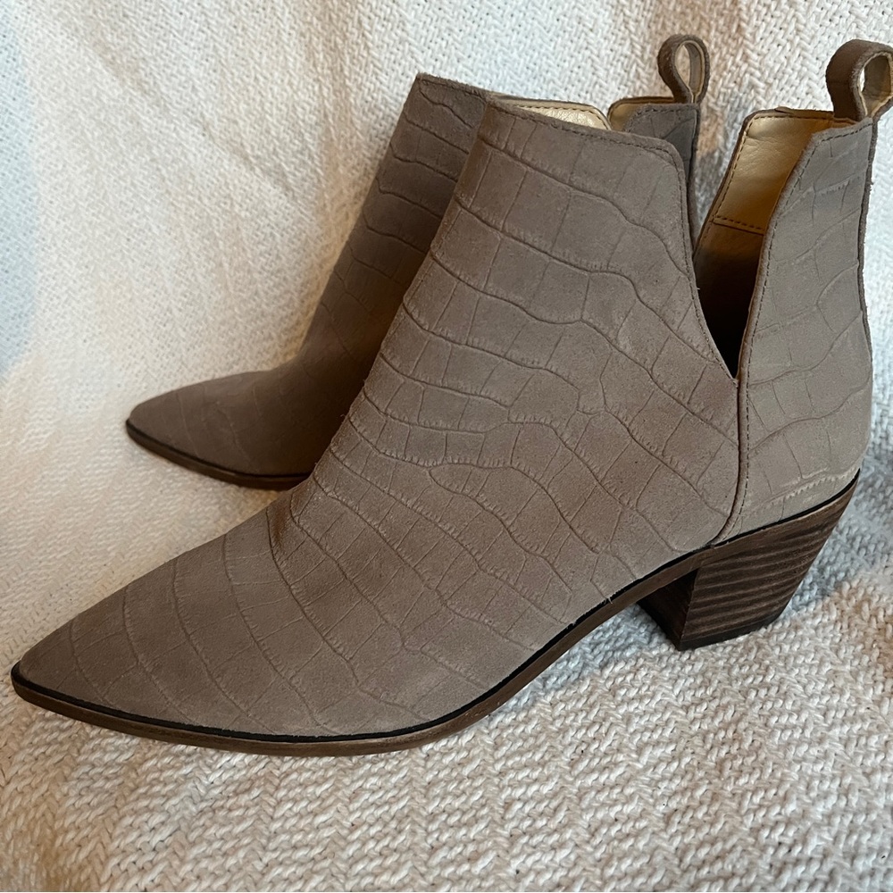 Sole society sand tan colored 8.5 booties never worn!